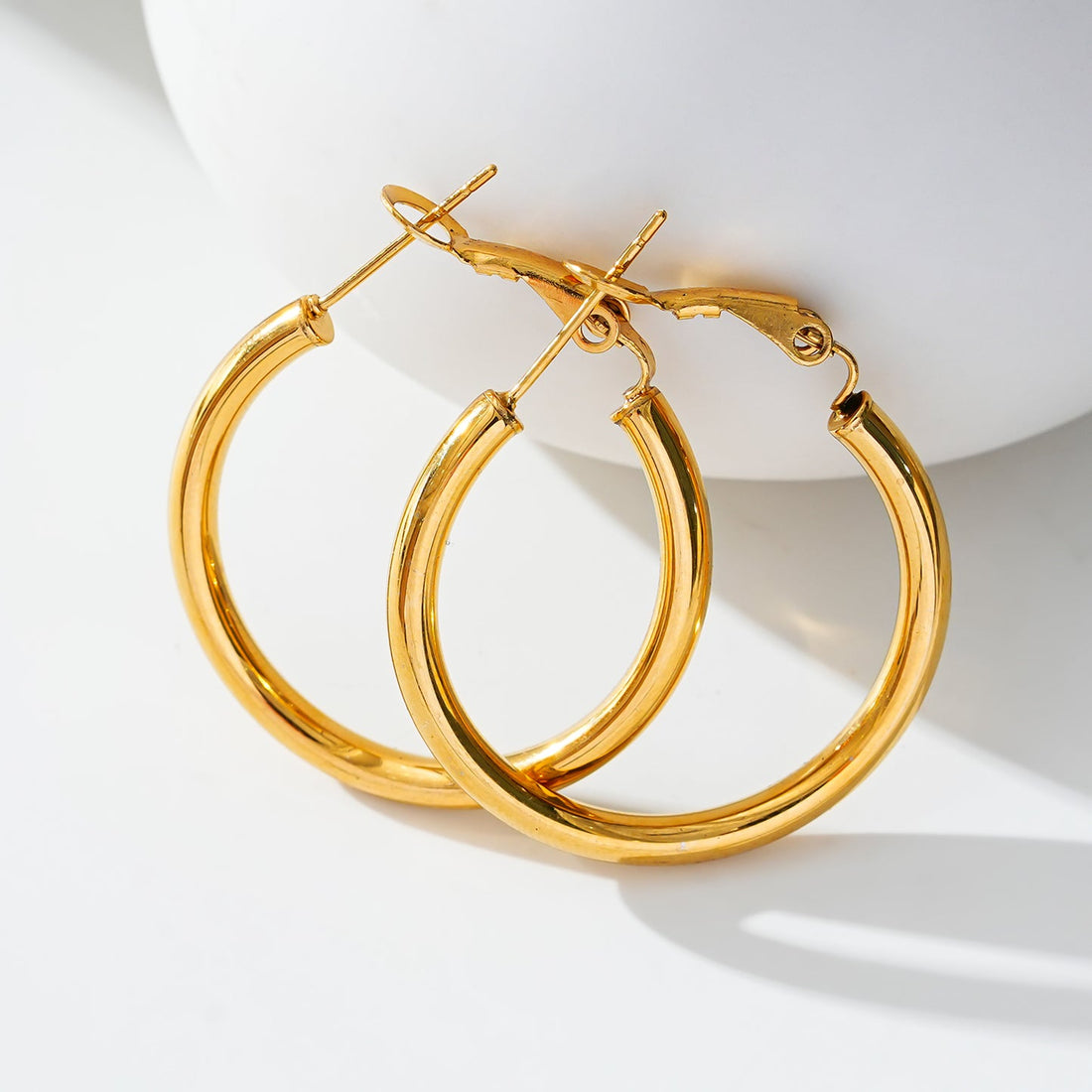 Hackney Nine YANNA Mid-Width Essential Hoop Earrings Gold Size C (3cm)